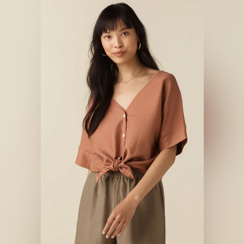 🌟NEW🌟 Emberley button down front tie blouse